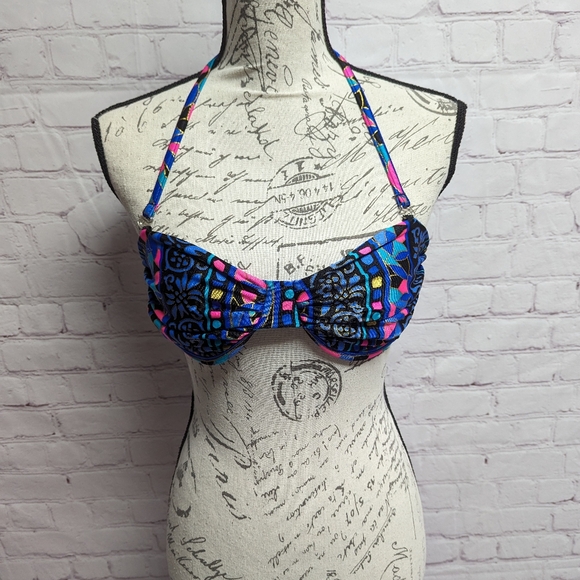 Misc. Swimsuit Lot. Size Medium. 250 - Picture 2 of 4